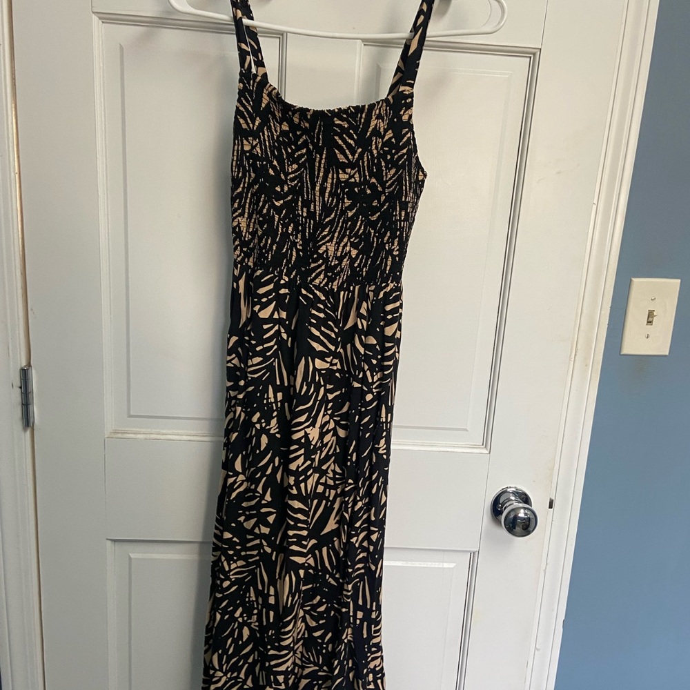 Elegant Black and Tan Patterned Dress